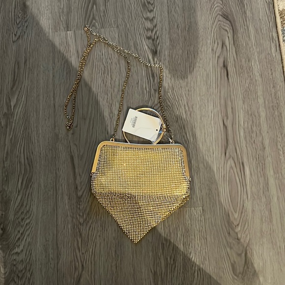 BRAND NEW GOLD CLUTCH - Picture 1 of 2